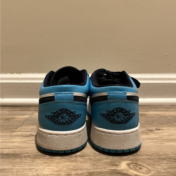 Air Jordan 1 Low “UNC” - Picture 6 of 10